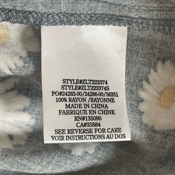 Z Supply Button down Top Green Floral Top Pocket detail | Small - Green Daisy - Picture 12 of 13